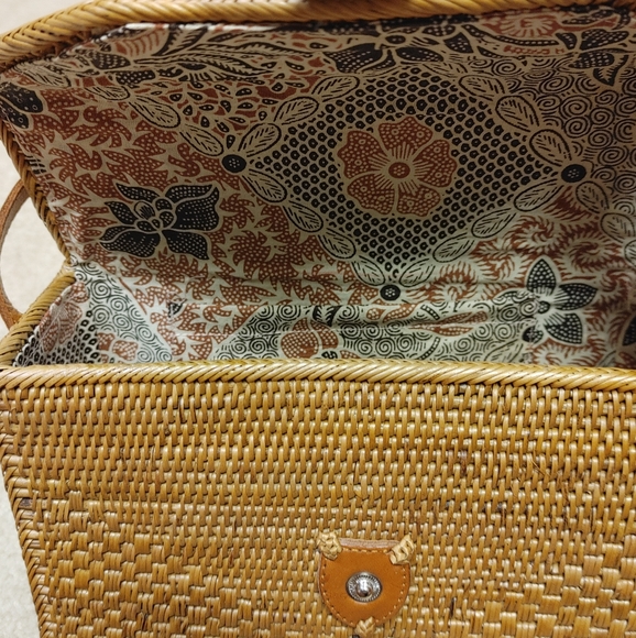 Handmade Straw Rattan Bag with Strap - OS - Picture 4 of 11